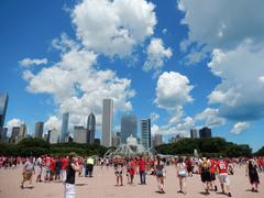 Buckingham Fountain with the Chicago skyline in the background