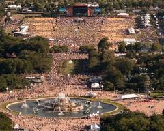 electric guitarist at Lollapalooza