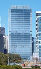 Blue Cross Blue Shield Tower in Grant Park