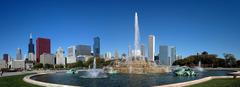 Buckingham Fountain with Chicago skyline in the background