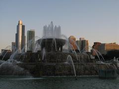 Buckingham Fountain at night with lights