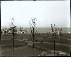 1893 view of Grant Park in Chicago from Michigan Avenue