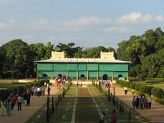 Daria Daulat Bagh, a historical palace with decorative archways and lush greenery in Srirangapatna