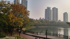 Seokchon Lake Park