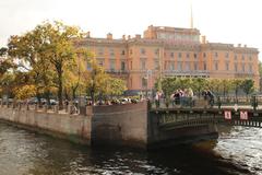 Chizhik-Pyzhik monument in Saint Petersburg along Fontanka and Moyka rivers