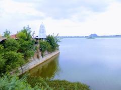 Warangal Bhadrakali Temple beside Bhadrakali lake