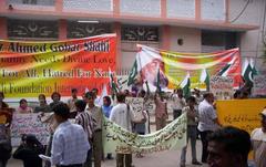 Protesters shouting slogans in favor of President Pervez Musharraf at Hyderabad Press Club