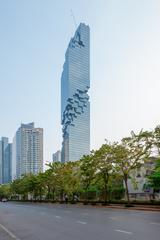 Maha Nakhon tower view from street