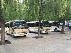 King Long XMQ5066XSH retail vans on Tian'anmen Square