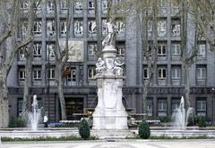 Fuente de Apolo fountain at Paseo del Prado