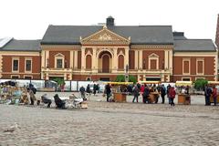 Theaterplatz in Klaipéda with Simon-Dach-Brunnen and Ännchen von Tharau statue