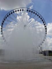 Fuente Ecofenix in daylight with clear blue sky