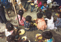 food distribution campaign by Abhyuday, IIT Bombay