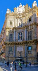 Piazza Vigliena's north-east corner with concave curving