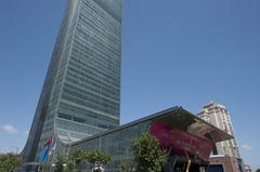 Sapphire building with a shopping mall, offices, and a viewing platform in Istanbul