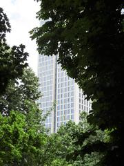 Rothschildpark with Opernturm in the background