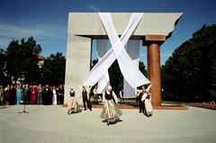 ceremonial unveiling of the Ark monument in Klaipėda in 2003