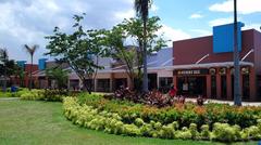 outdoor restaurants at Blue Bay Walk