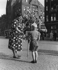 Windmolenvrouw on Dam Square in Amsterdam, 1951