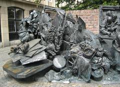 Das Stadterhebungsmonument in Düsseldorf am Burgplatz