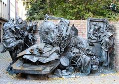 Stadterhebungsmonument in Düsseldorf depicting the Battle of Worringen