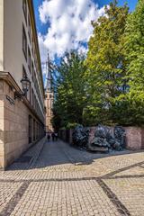 Müller-Schlösser-Gasse, Stadterhebungsmonument, and St. Lambertus in Düsseldorf