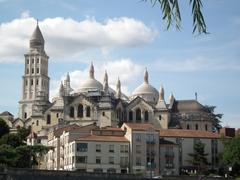 La cathédrale Saint-Front depuis les quais