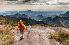 Açu hiking trail with a view of a mountain range and blue sky