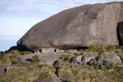 Abrigo de Pedra do Açu in the mountains