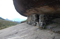 stone shelter at Castelos do Açu