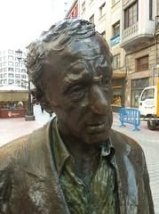 Statue of Woody Allen in Oviedo