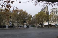 View of Place du Trocadéro with the Eiffel Tower in the background