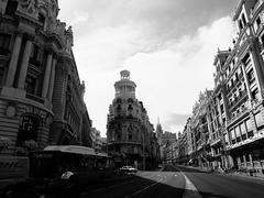 Black and white photo of Madrid's Puerta de Alcalá and Gran Vía