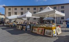 Piazza dei Cavalieri Antique Market in Pisa, Italy