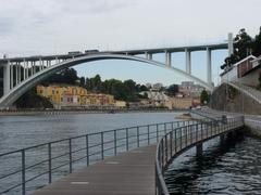 Arrábida Bridge view from Afurada side