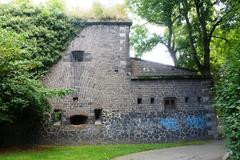 Fort X in Cologne with green area and Neusser Wall 33