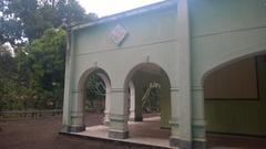 Octopus insignia on top of a building in the Kinh Thien Palace in 2014