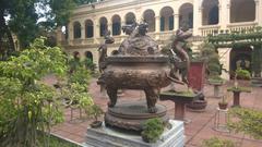 Vietnamese dragon incense pot in Kinh Thien palace