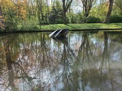 Vleugelvormen sculpture in Beatrixpark Amsterdam