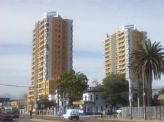 Edificios y locales en la intersección de calle Carmen Mena con Gran Avenida José Miguel Carrera en San Miguel, Santiago, 2007