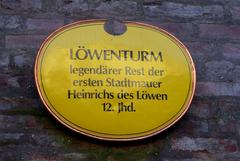 infotafel an der Nordseite des Löwenturms in München