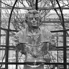 Loden statue in Amsterdam garden