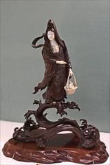 Statue de Kannon au panier de poisson