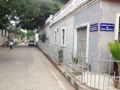 Manakula Vinayagar Temple street name in French and Tamil