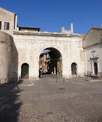 Arco d'Augusto lateral view