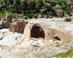 Deraluk Historical Bridge in Duhok Province