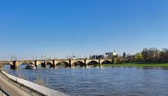 Personendampfer Dresden auf der Elbe