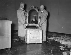 Setting up an exhibition about Louis Napoleon at the Rijksmuseum on March 16, 1959