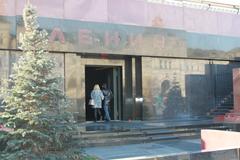 Crowd visiting Lenin Mausoleum in Moscow, 2014