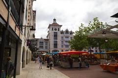 Marché d'Arcachon market scene with shoppers and market stalls